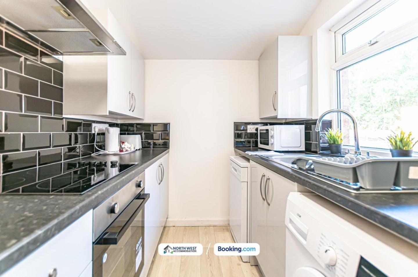 Modern 3Br House In Ince Ideal For Contractors & Long Stays Wigan Exterior foto